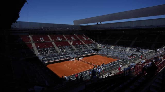 De Minaur in dark as Madrid Open hit by power outage