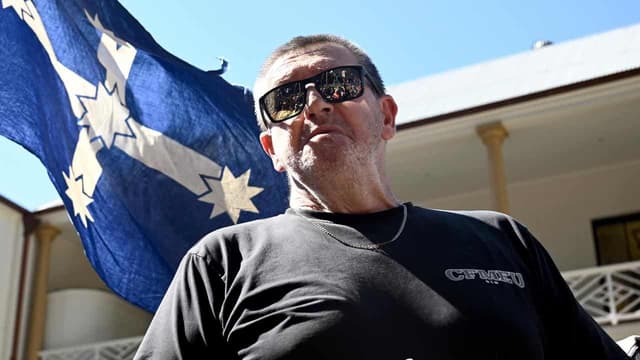 Father and son union heavies plead guilty to corruption