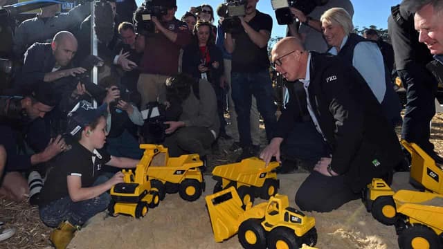 Dutton digs in for election win as polls bury chances