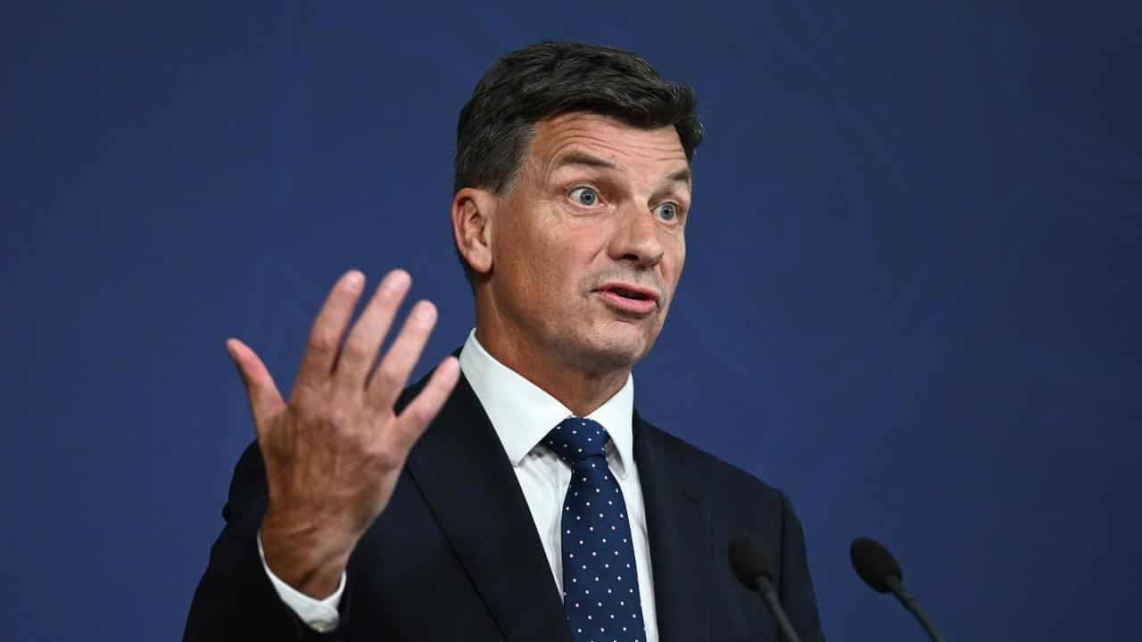 Economists slam major parties over timing of costings