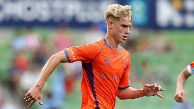 Klein double lifts Roar to ALM win over Mariners