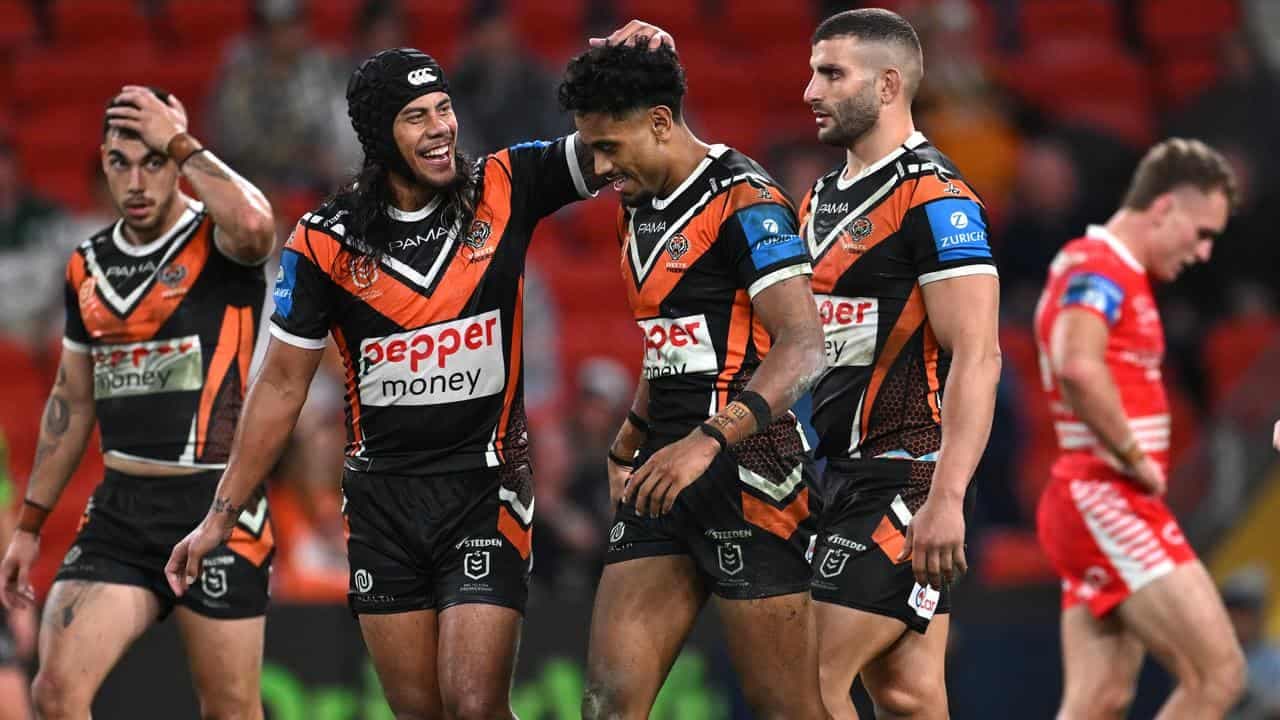 Bizarre runaway try puts Tigers on path to Magic win