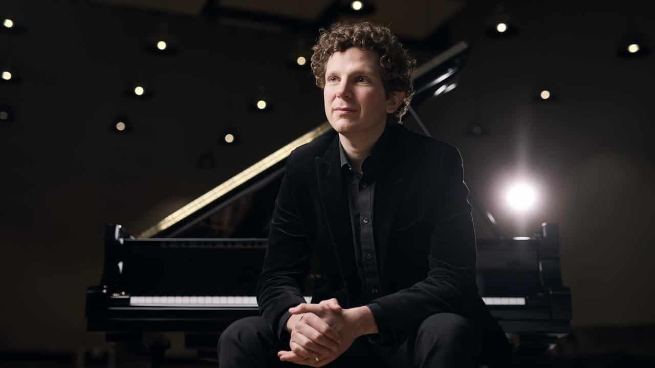 No early curtain on axed pianist's feud with symphony