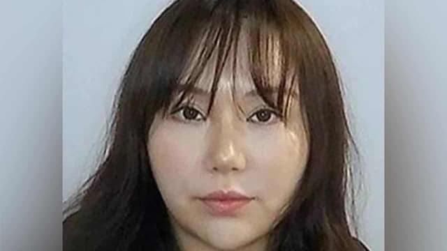 Murder accused avoids photos of woman's body in box