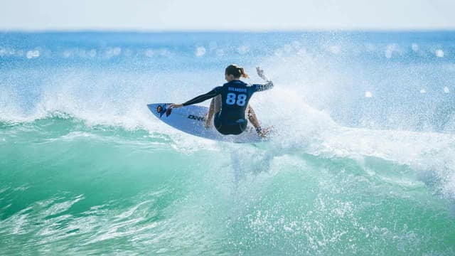 Gilmore beats world champ in surf duel of generations