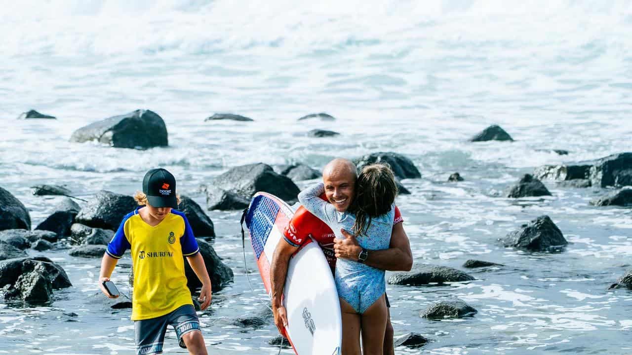 Wilson wows top-ranked Ferreira in surfing comeback