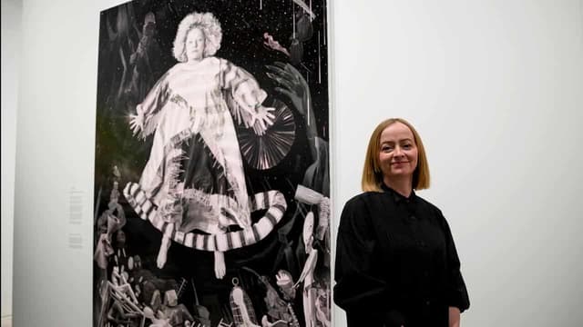 Multiverse of motherhood shines brightest in Archibald