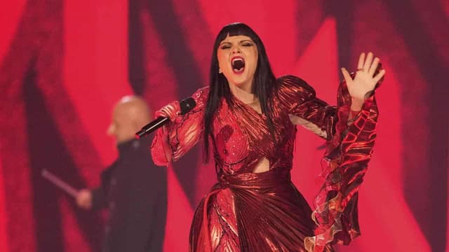 Pop phenomena warm up voices for Eurovision showdown