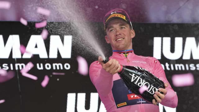 Pedersen 'insane' Giro treble as Aussie Storer shines