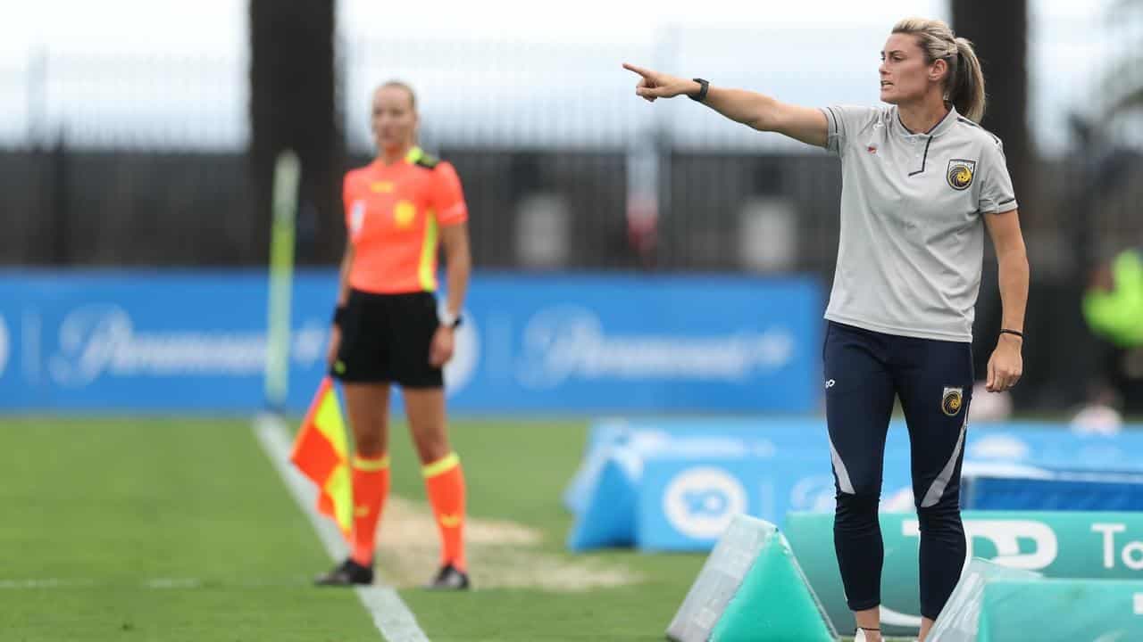 From backpacker to Mariner marvel: Husband's rise to GF