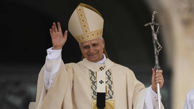 Pope urges unity for divided church in landmark mass