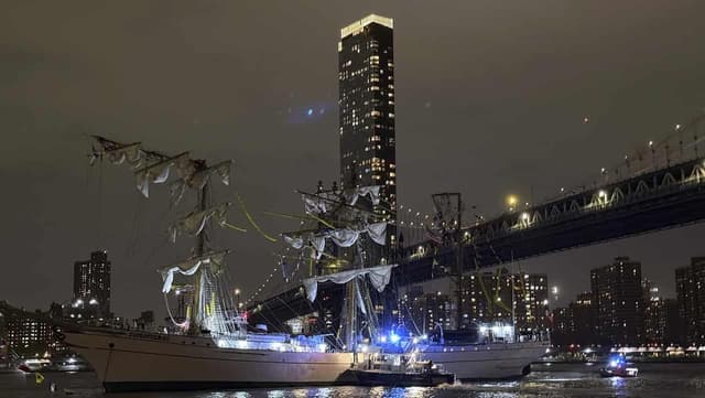 Two killed as Mexican Navy training ship hits US bridge