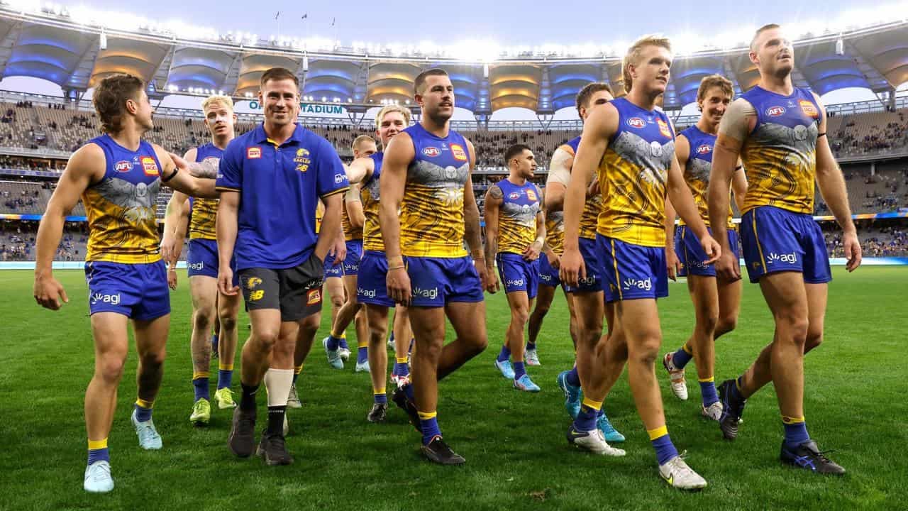 Brave Eagles do it for Selwood in shock win over Saints