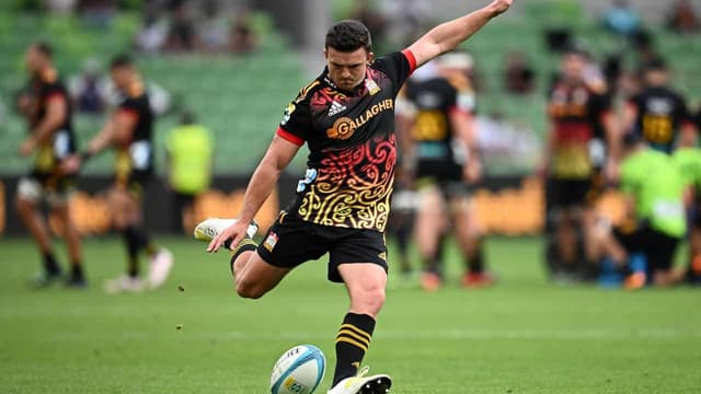 Steelers storm their way into Japan Rugby semi-finals