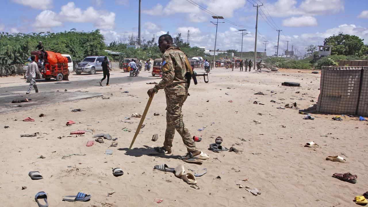 Mogadishu suicide bomber kills 10 at army base