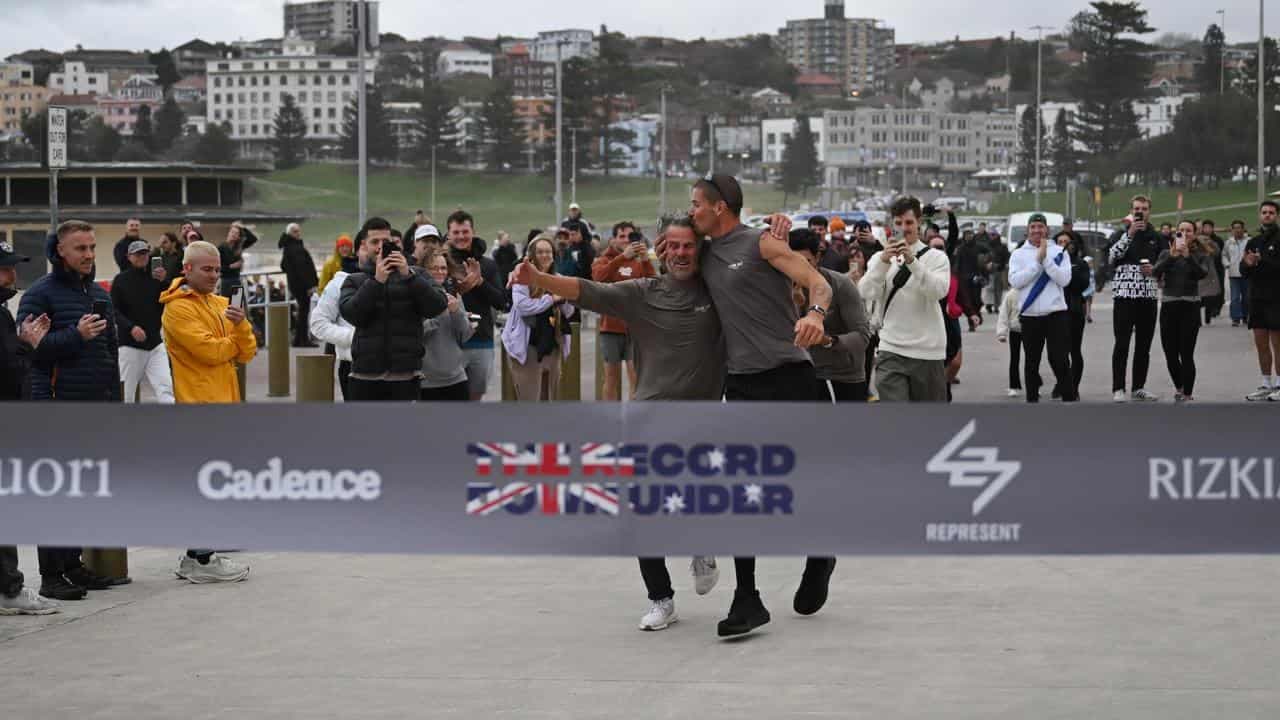 Man becomes fastest runner to cross Australia on foot