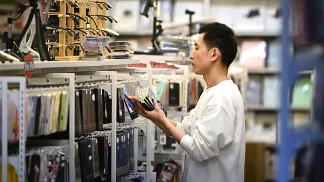 Call for adult wages for youth in retail, fast food