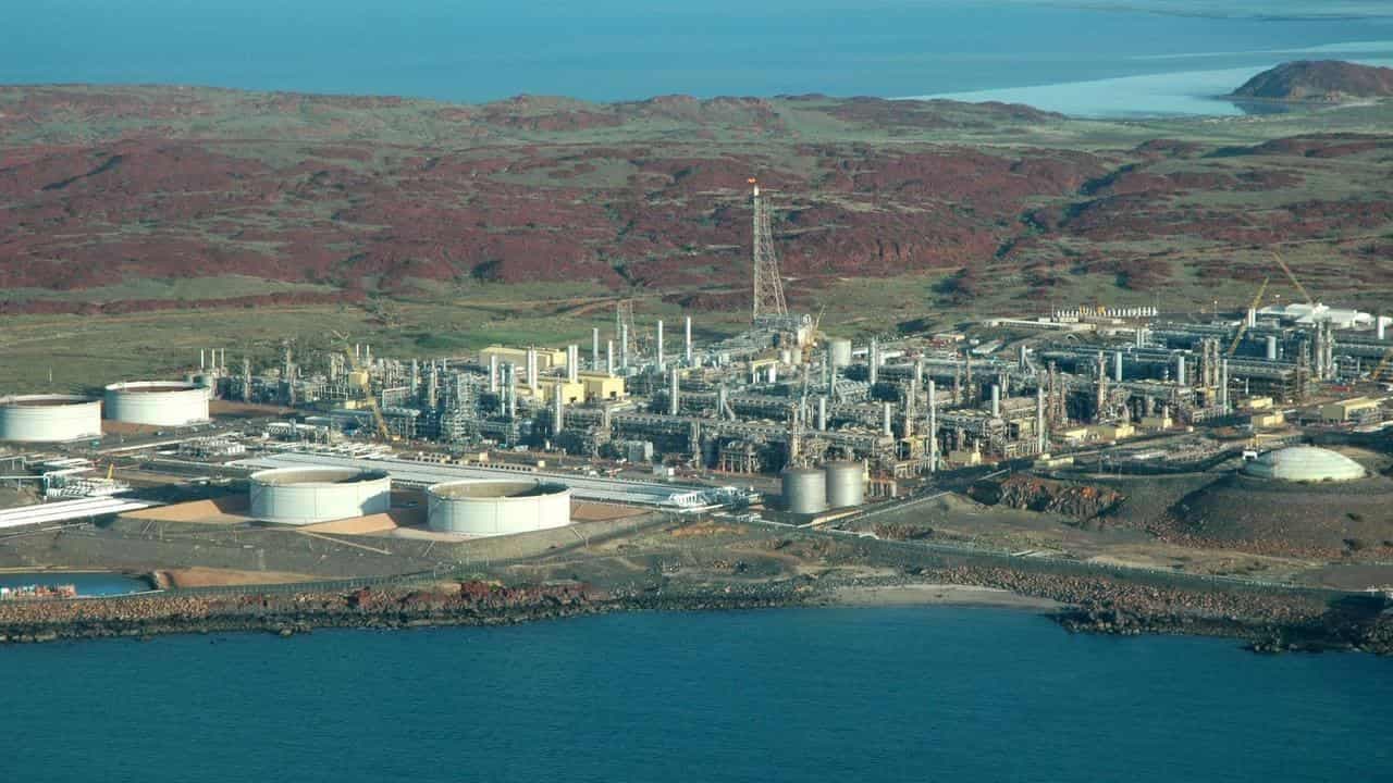 Controversial gas project hinges on 11th-hour talks