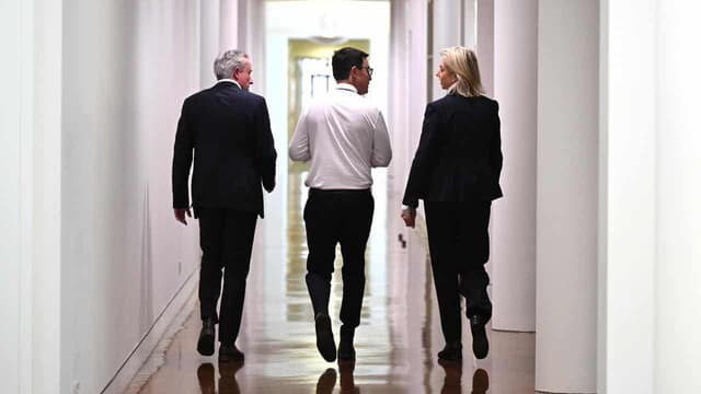 MPs seek united front against Labor from torn coalition