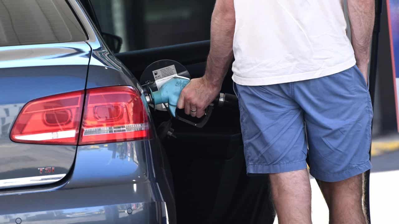 Claim UK plans to reduce car fuel tanks to make EVs competitive is satire