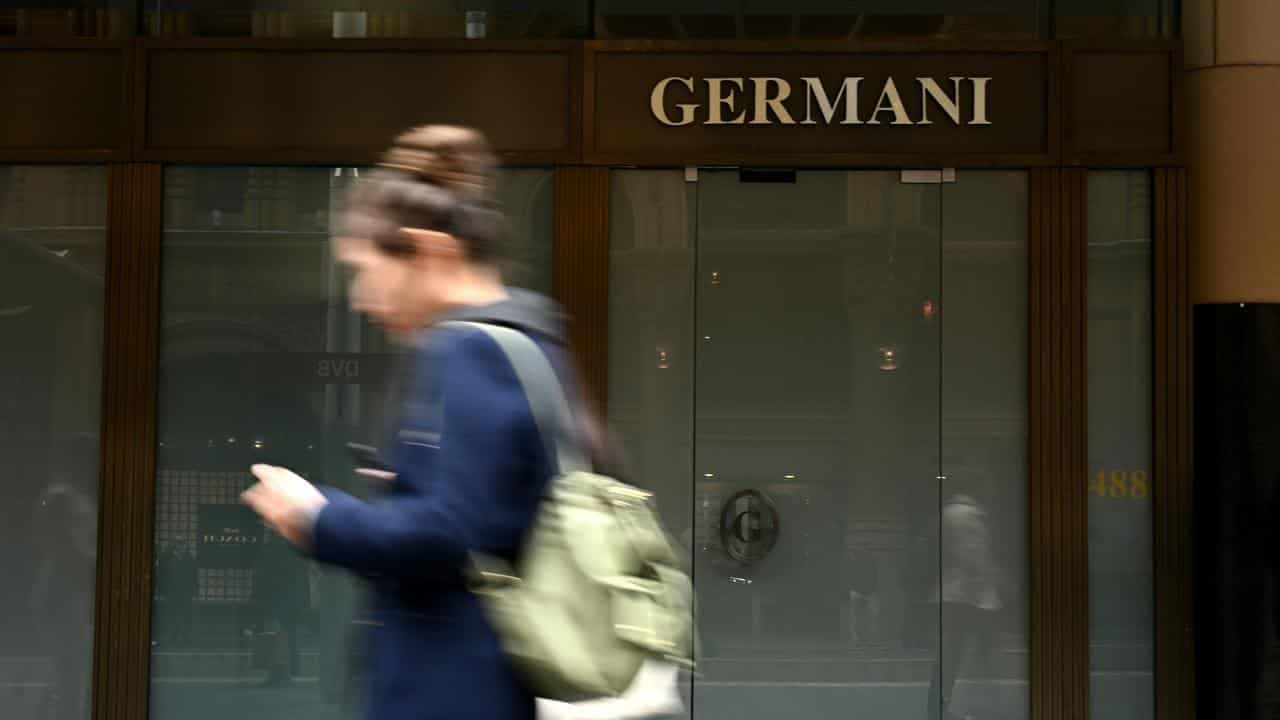 Jeweller 'unfazed' by potential robbery, court told