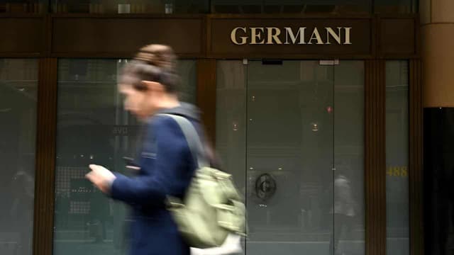 Jeweller 'unfazed' by potential robbery, court told