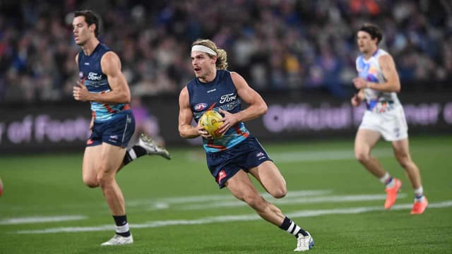 Smith shines as Cats survive Dogs' challenge in classic