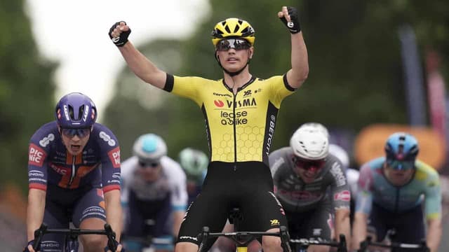 Groves misses out as flying Dutchman Kooij wins at Giro