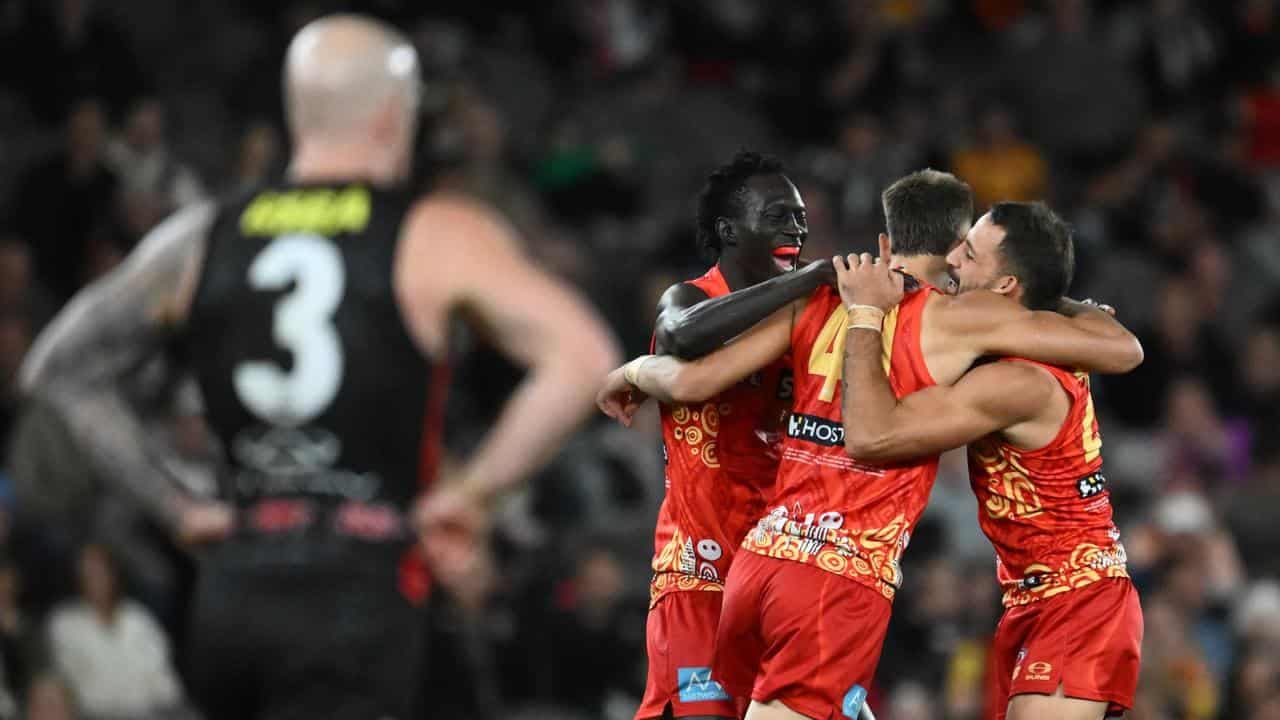 Hardwick bristles at Lyon jibe as Suns hold off Saints