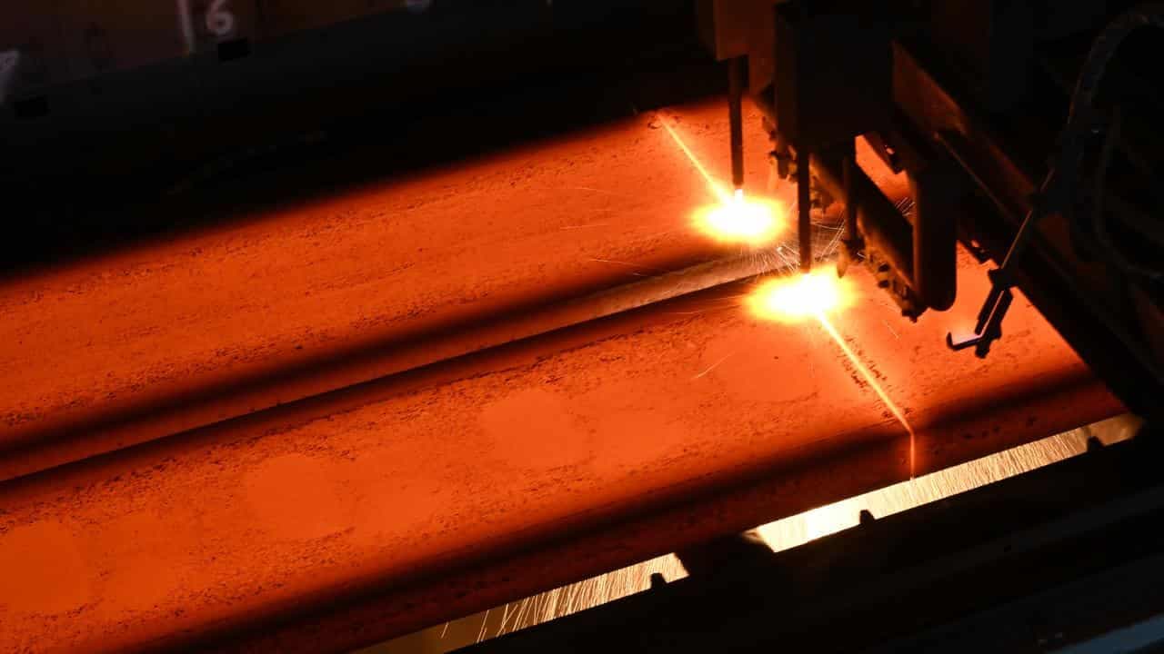 Australia urged to spend big while green iron is hot