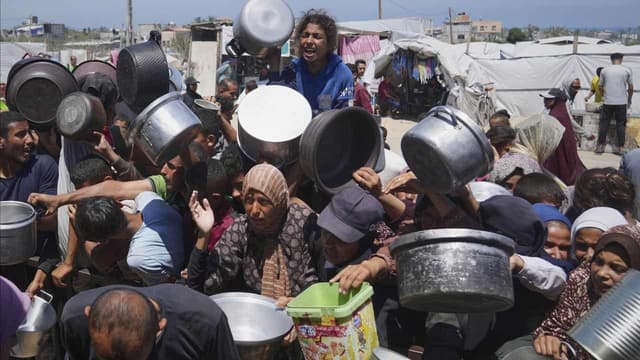 Aid group begins Gaza operations amid airstrikes