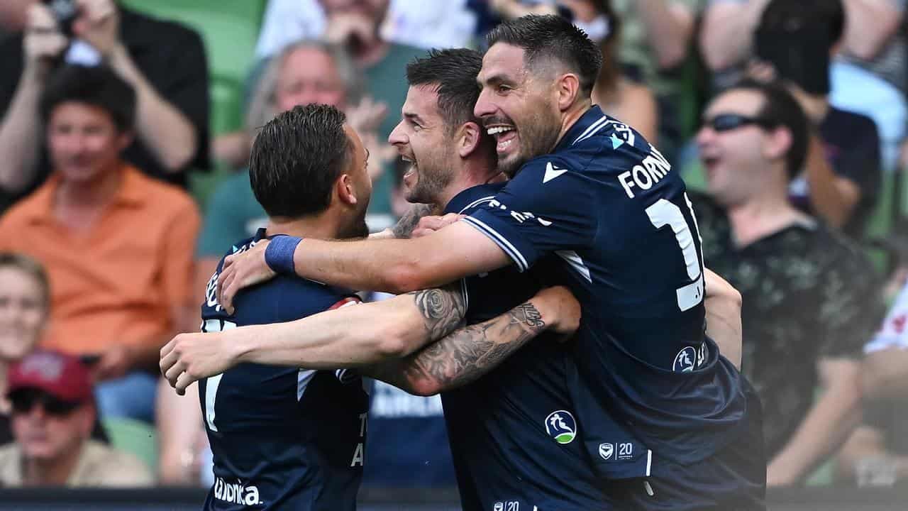 Special gesture that show Victory's 'family' mentality