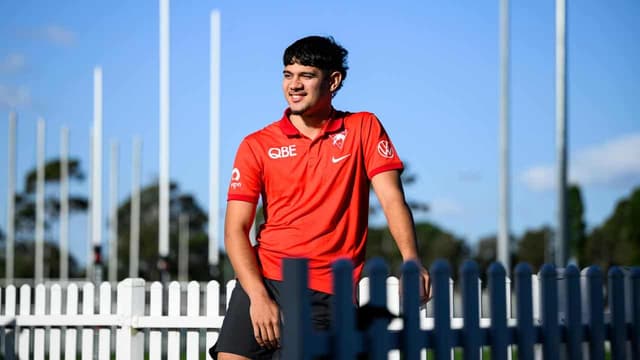 Swans superboot 'sends' it for longest goal ever