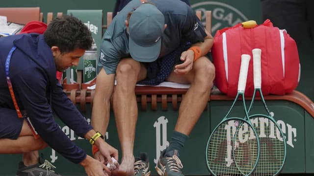 'Jeez, I'm sorry' - Demon wins despite feet of clay
