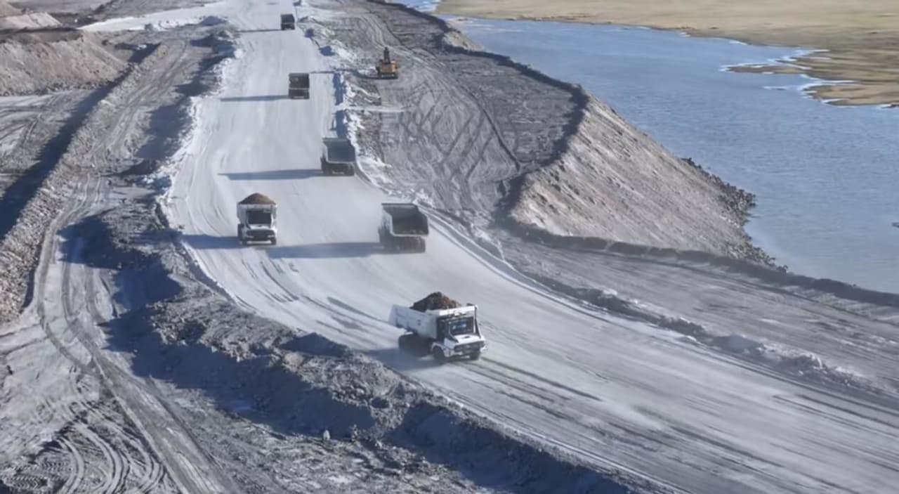 World's First! 100 Autonomous, All-Electric Mining Trucks Officially Begin Operations at Huaneng Yimin Mine