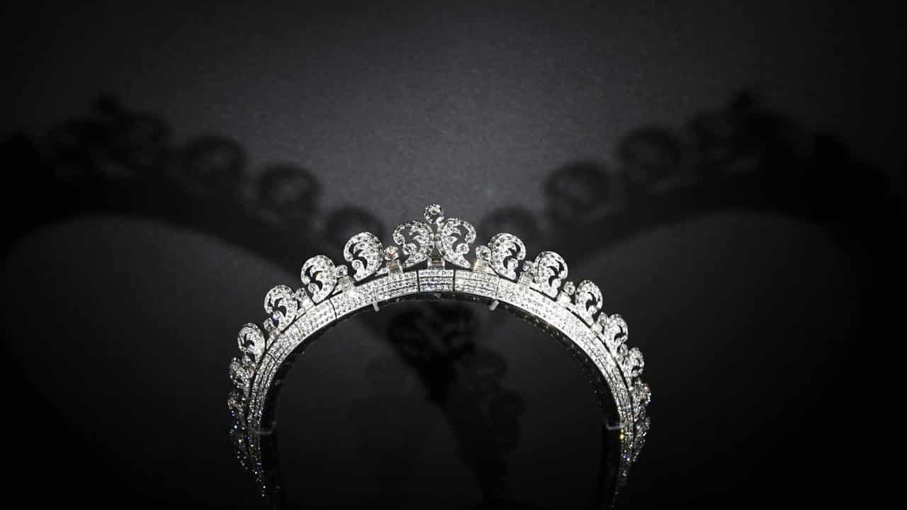 Dumped senator vows to 'straighten tiara', move forward