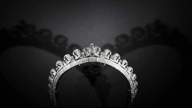 Dumped senator vows to 'straighten tiara', move forward