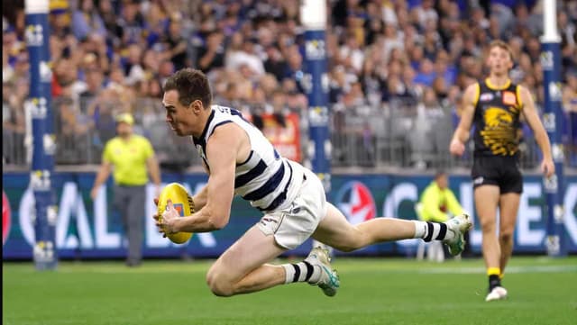 Smith stars as Cats power home late against Eagles
