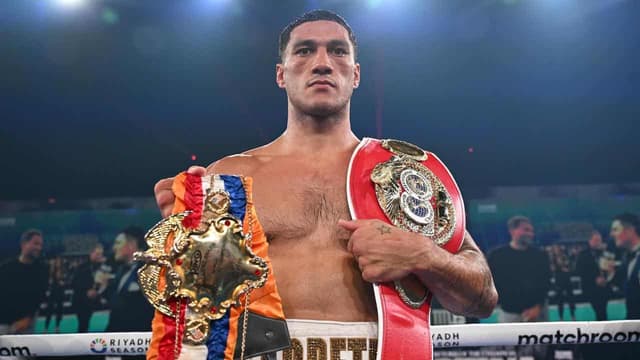 Boxing great's advice in 'threat' Opetaia's title chase