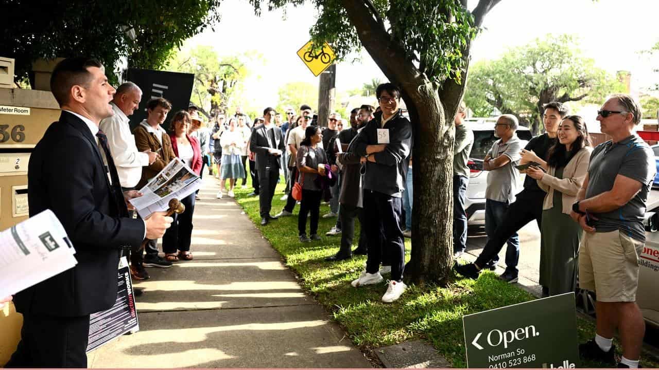 RBA hints at more interest rate cuts if tariffs worsen