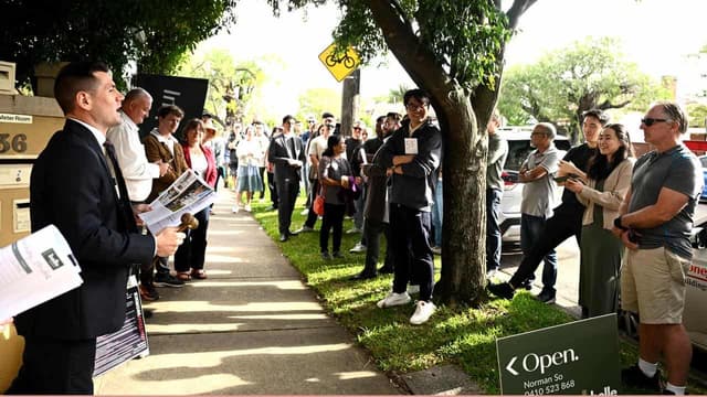 RBA hints at more interest rate cuts if tariffs worsen