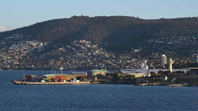 Premier on thinner ice amid no-confidence threat