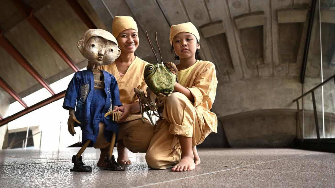 Puppet show inspiring migrant children to 'dream big'