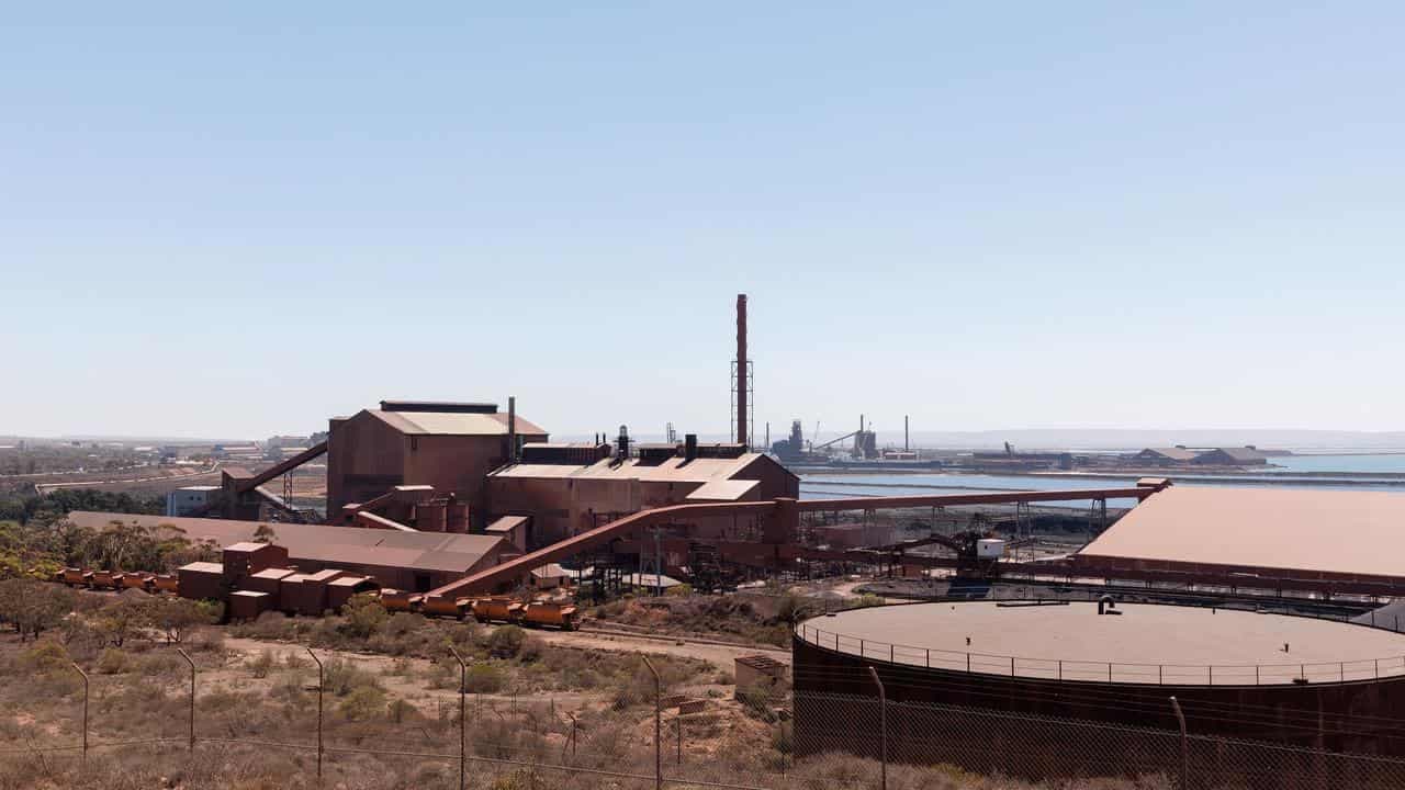 Steelworks sale on track despite hit on state budget