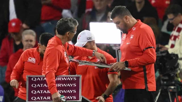 Swans coach turns to former club foe in hour of need