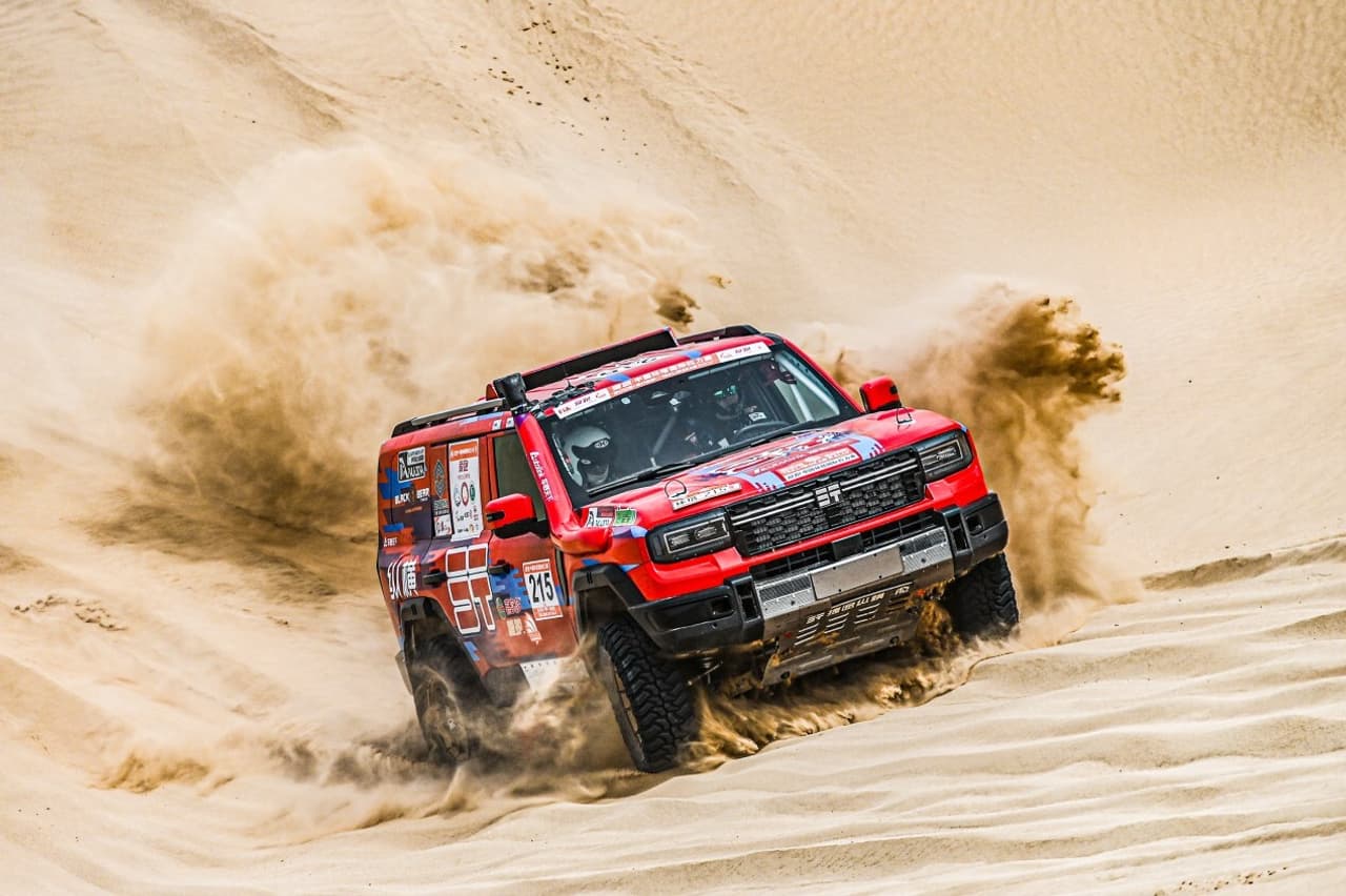 JETOUR G700's Historic Debut at the 2025 Taklimakan Rally