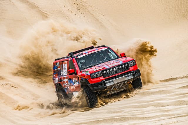 JETOUR G700's Historic Debut at the 2025 Taklimakan Rally