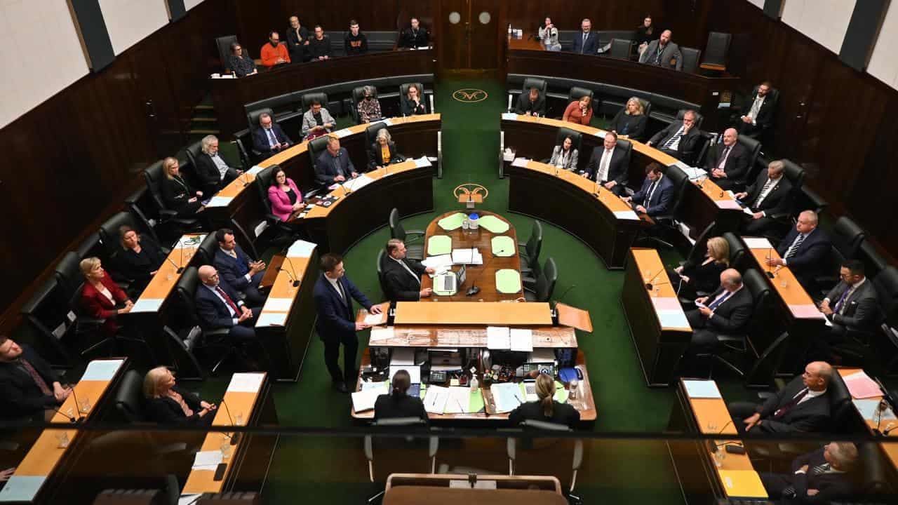 Premier ditches privatisations amid political chaos