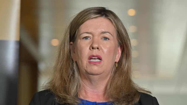 Archer fires an early shot amid state political turmoil