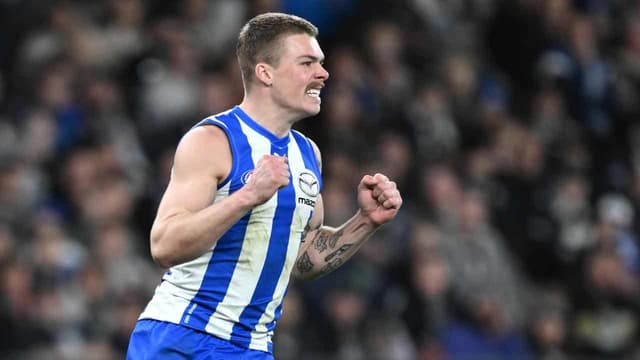 Leaders' late heroics help Kangaroos bound to victory